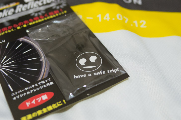 製品を出したら微妙なデザインのスマイルマークが「Have a safe trip!」と語りかけてきた。了解。