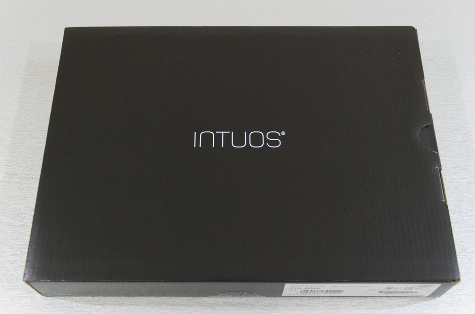 外箱を外すと「Intuos」の文字