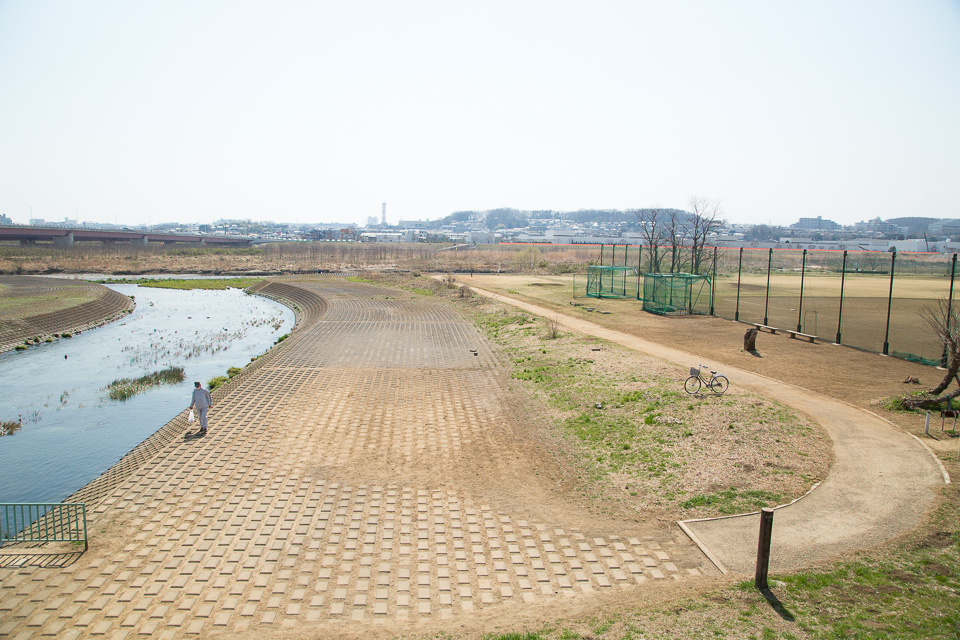 くじら運動公園横の水門に到着