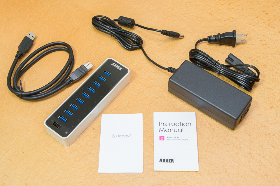 Anker USB3.0 高速9+1ポートハブと付属品。ACアダプタ、USBケーブル、説明書など