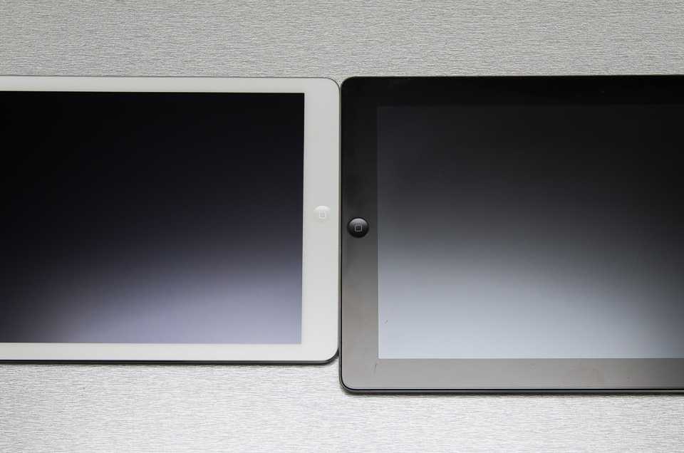 横幅の比較。iPad Airは16mmくらい狭くなった