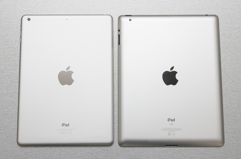 iPad Air（左）とiPad 2の裏面