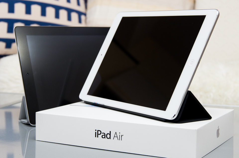 スマートカバーで立てたiPad AirとiPad 2