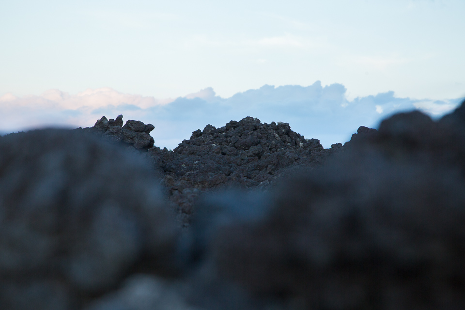 溶岩と雲の塊の連続