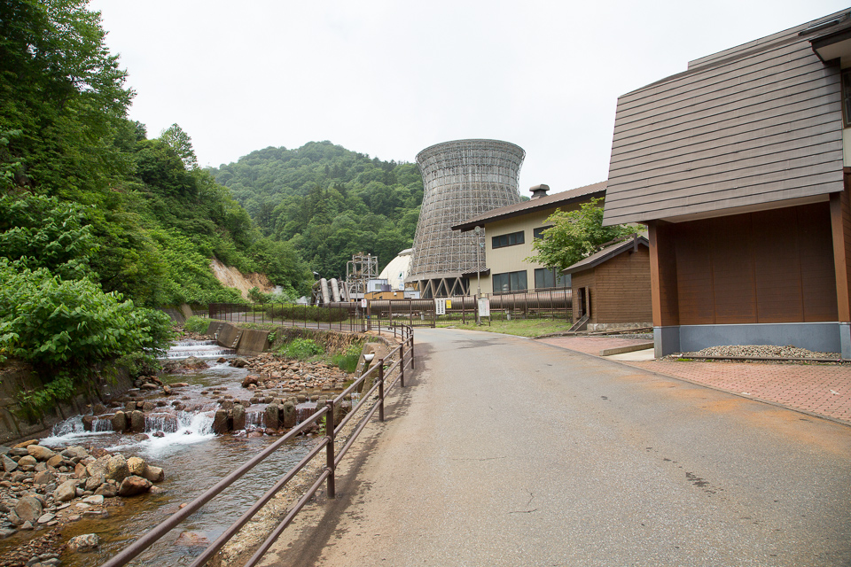 中に入ると発電所の全容が見えてくる