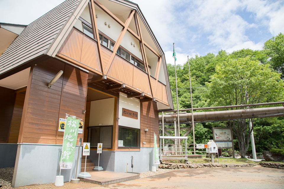 発電所入ってすぐにある松川地熱館