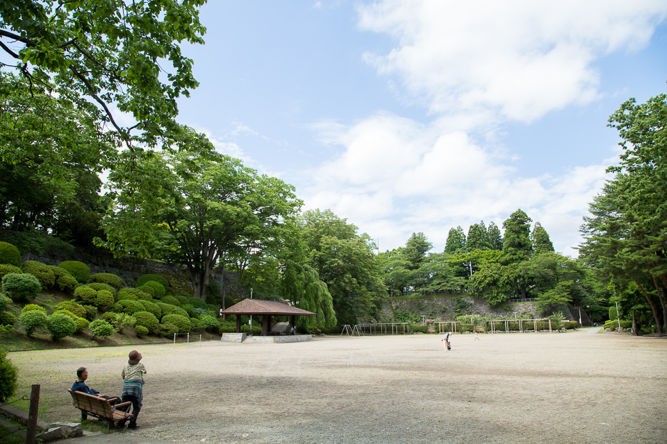 石垣脇の多目的広場