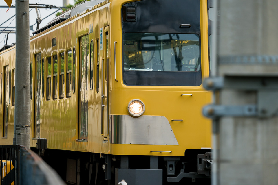 電車の正面が切れかけてもAFが食いついている