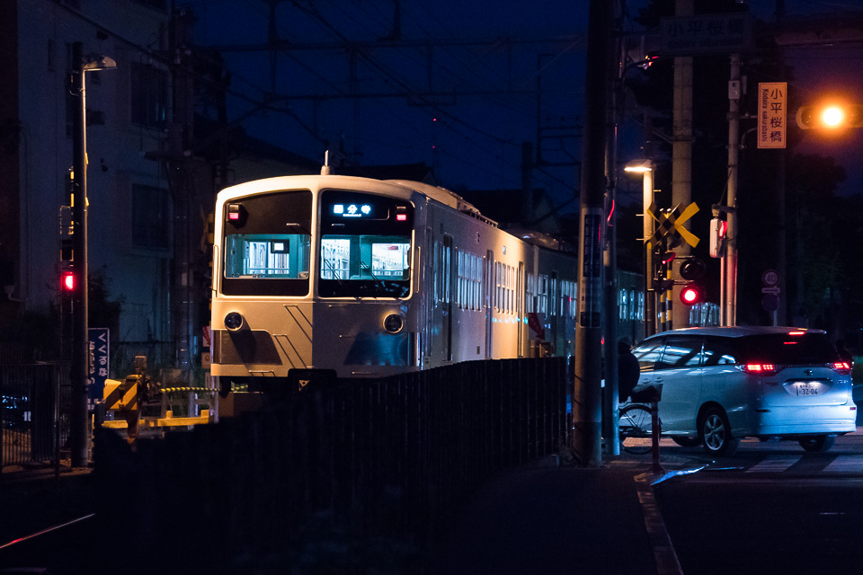 照明があたっている場所を狙えば、すぐにフォーカスが来て追従する