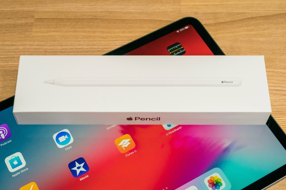 個人的に待望だったApple Pencil 2。コネクター接続式充電の煩わしさから解放してくれる