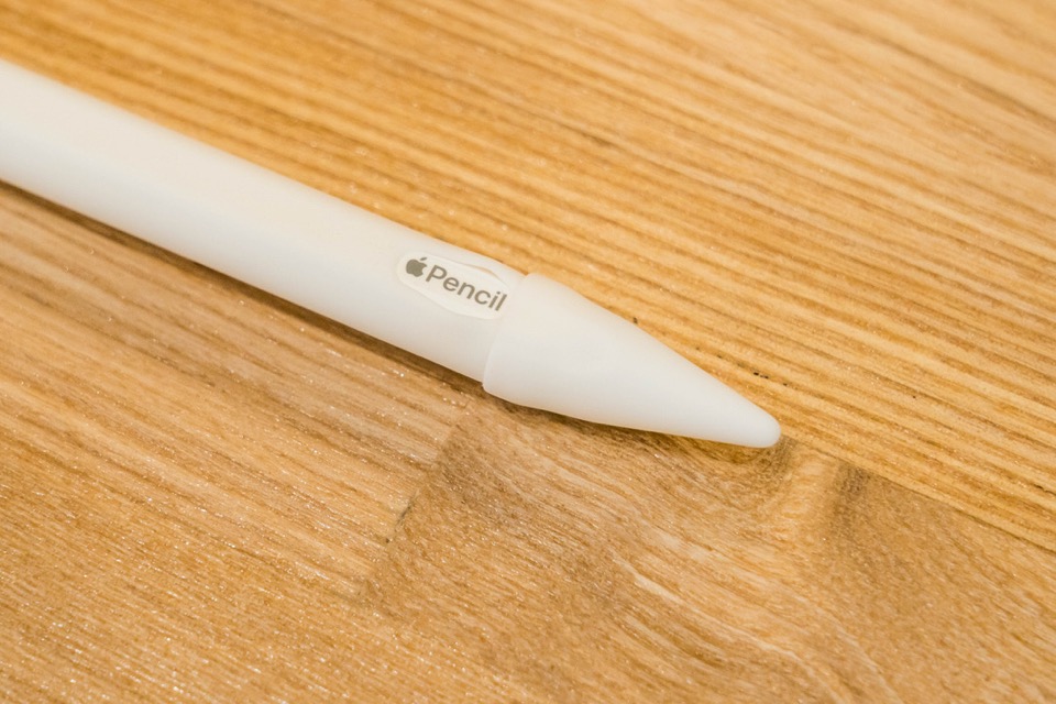 Apple Pencil 2にFRTMAのシリコンスリーブ＋ペン先カバーを付けてサラサラ感とグリップ力アップ | 巨大スティッキーズ - Jumbo  Stickies