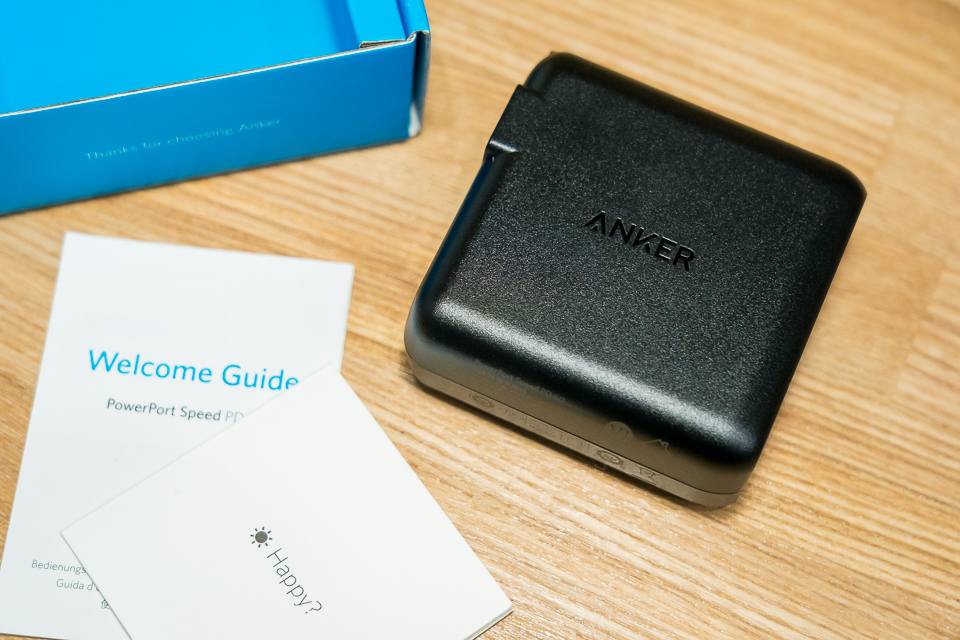 Anker PowerPort Speed 1 PD 60と保証書など。ケーブルは付属しない