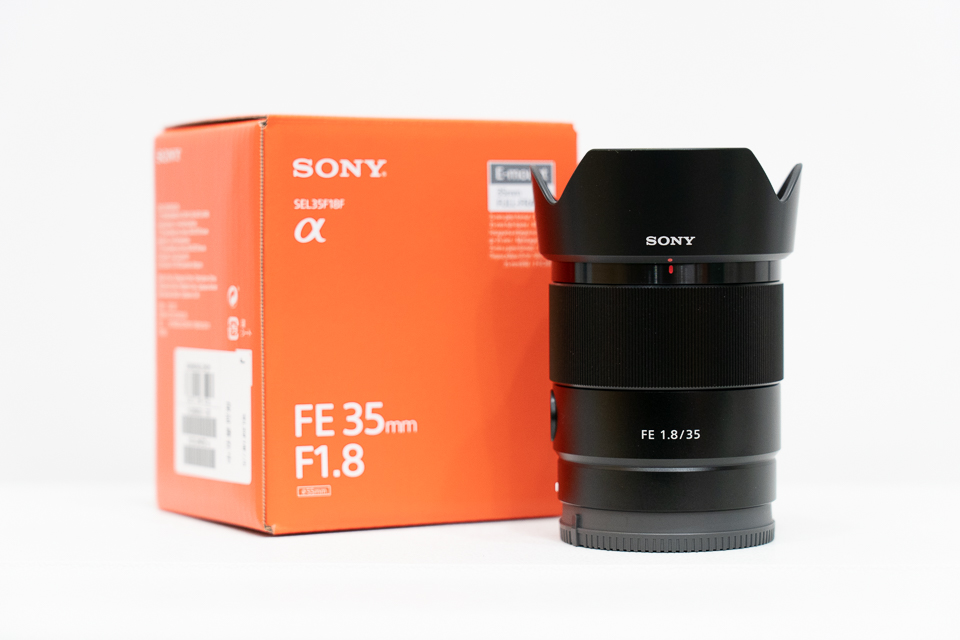 SONY FE 35mm F1.8 (SEL35F18F) と外箱