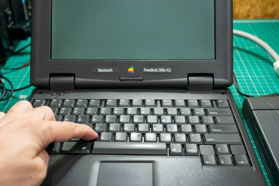 PowerBook 2400cに2020年問題がないMac OS 9.1をインストール CD-ROM